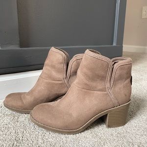 Women’s tan Makalu booties